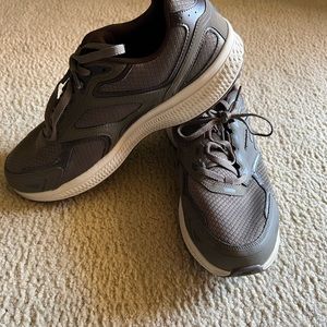 Sketchers Men shoe